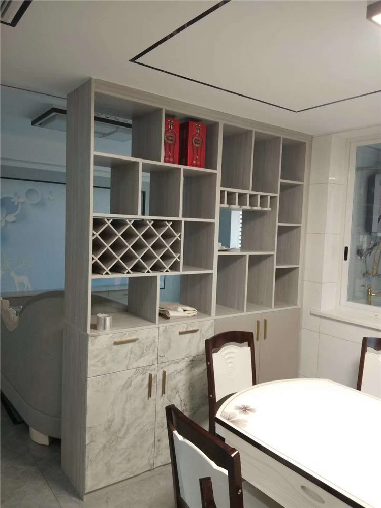 德(dé)維爾宜賓叙州專賣店(diàn)在客戶家中(zhōng)安(ān)裝(zhuāng)現場實拍照片（酒櫃）
