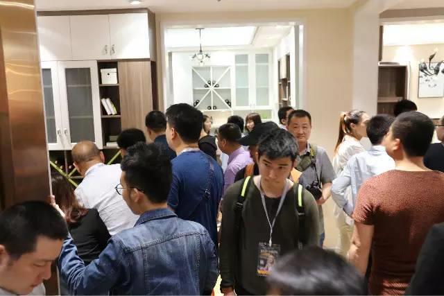 2017年廣州定制家居展圓滿收官，德(dé)維爾再踏新(xīn)征程！