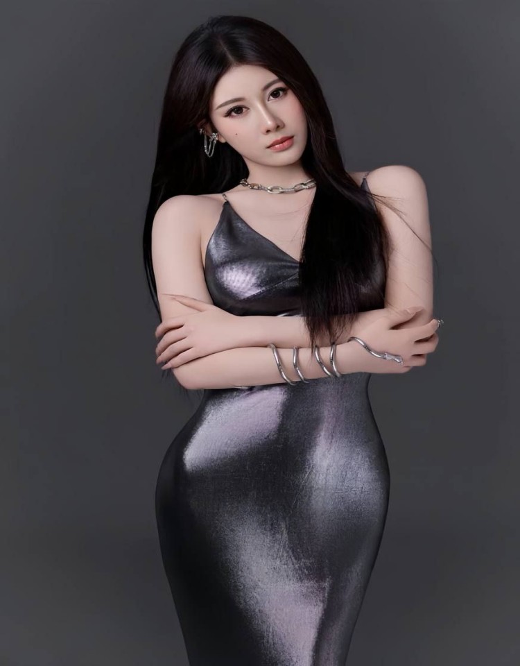 榮耀加(jia)冕！雄業(ye)·本(ben)木(mù)上造(zao)實力(li)蟬聯(lian)“紅(hong)木(mù)傢(jia)具(ju)十大(da)新(xin)中(zhong)式(shi)品(pin)牌”
